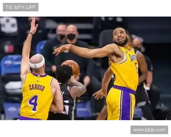 曝欧冠冠军球队欲签霍顿塔克 湖人为留他曾放弃卡鲁索 曝欧冠冠军球队欲签霍顿塔克 湖人为留他曾放弃卡鲁索